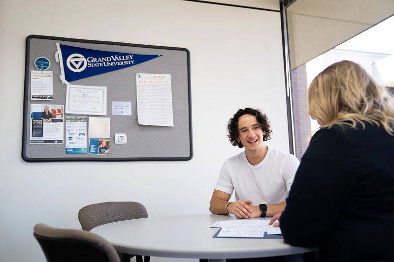 student talking to an advisor